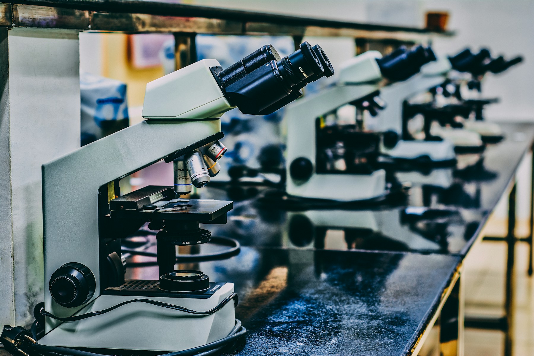 Research microscopy equipment