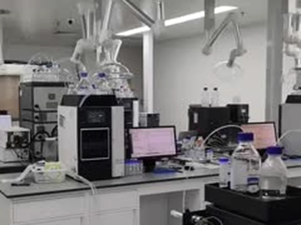Analytical laboratory equipment